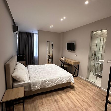 Amazon 8 Guesthouse Tirana Buitenkant foto