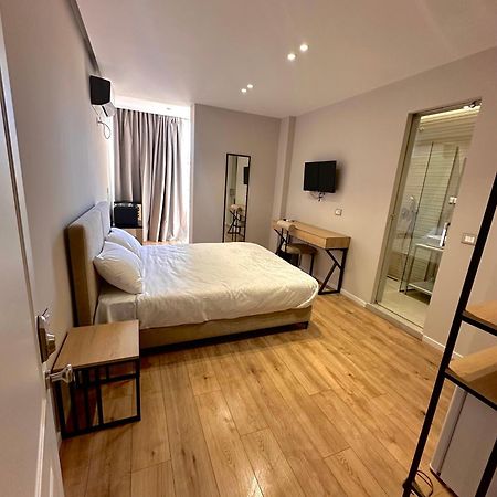 Amazon 8 Guesthouse Tirana Buitenkant foto