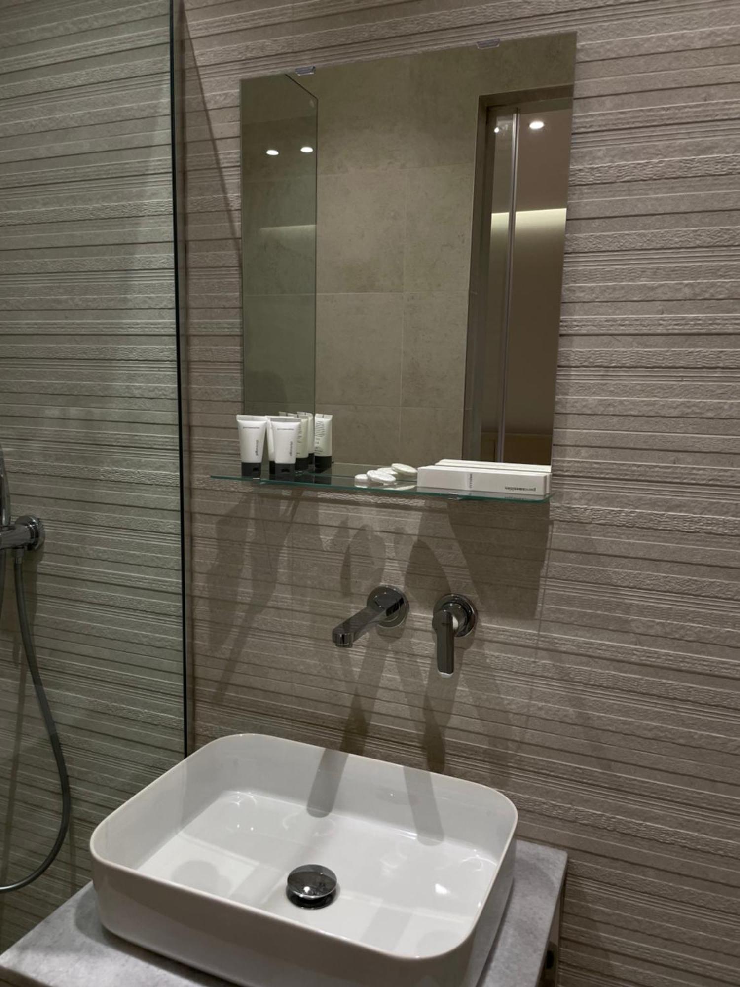 Amazon 8 Guesthouse Tirana Buitenkant foto
